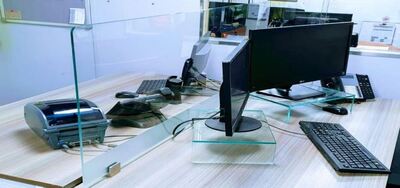 Protective Glass Desk Screen, screw fixed,  Clear 800x600mm